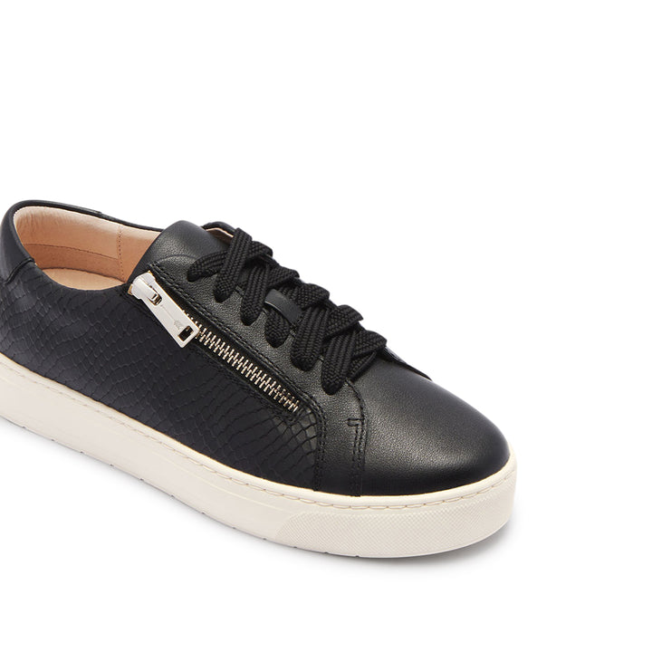Billie II Black Emboss