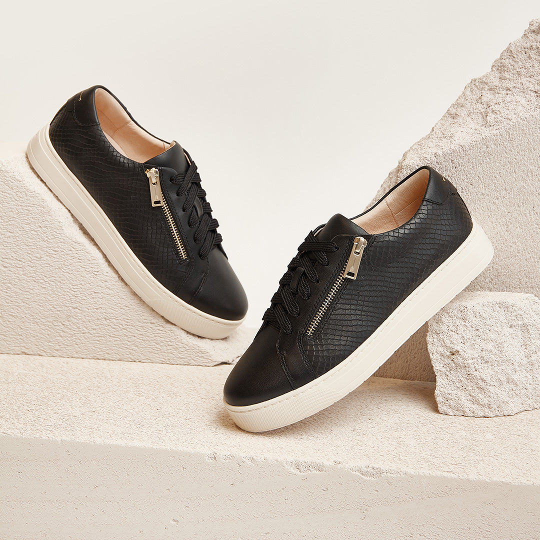 Billie II Black Emboss