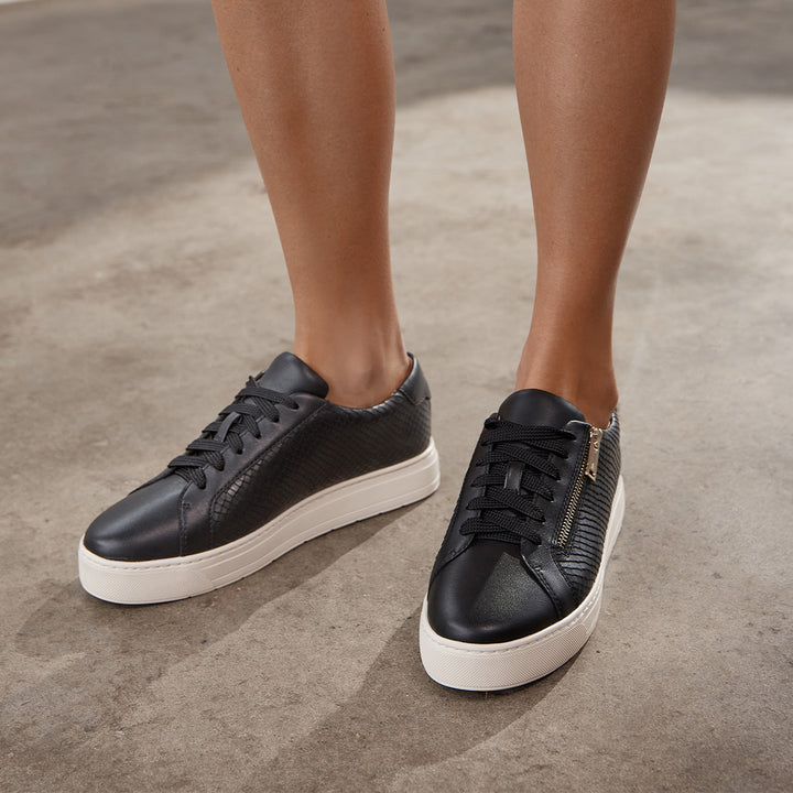Billie II Black Emboss