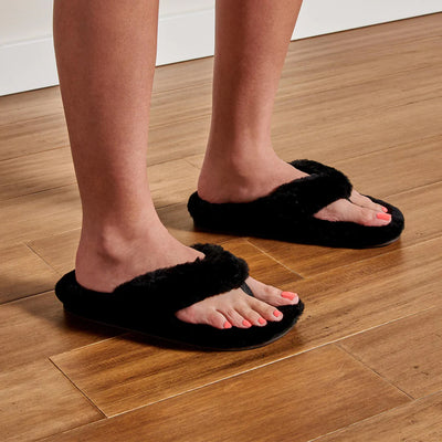 OLUKAI Kipe a Heu Womens Fuzzy Slipper Sandals#color_black