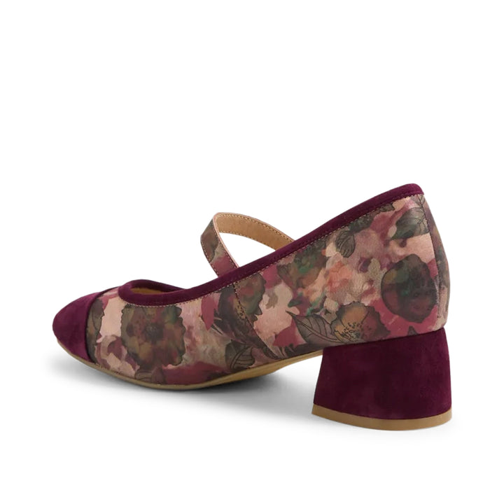 Zilla W Burgundy Shiraz Flower