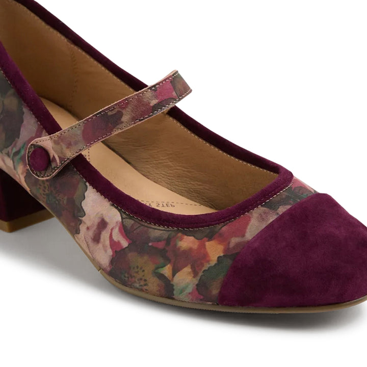 Zilla W Burgundy Shiraz Flower