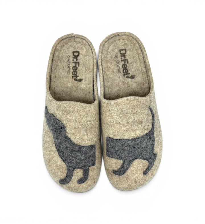 House of Florian beige felt slippers featuring a dark grey dog silhouette design and Dr.Feet anatomic footbeds.
