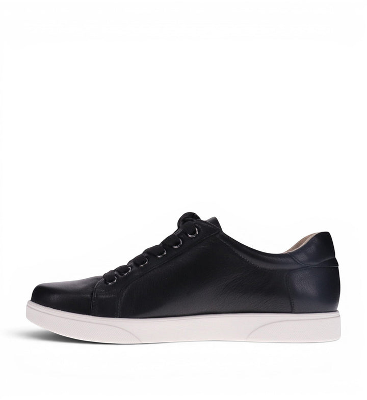 House of Florian Brisbane W Black leather low-top sneakers with white soles and lace-up closure.