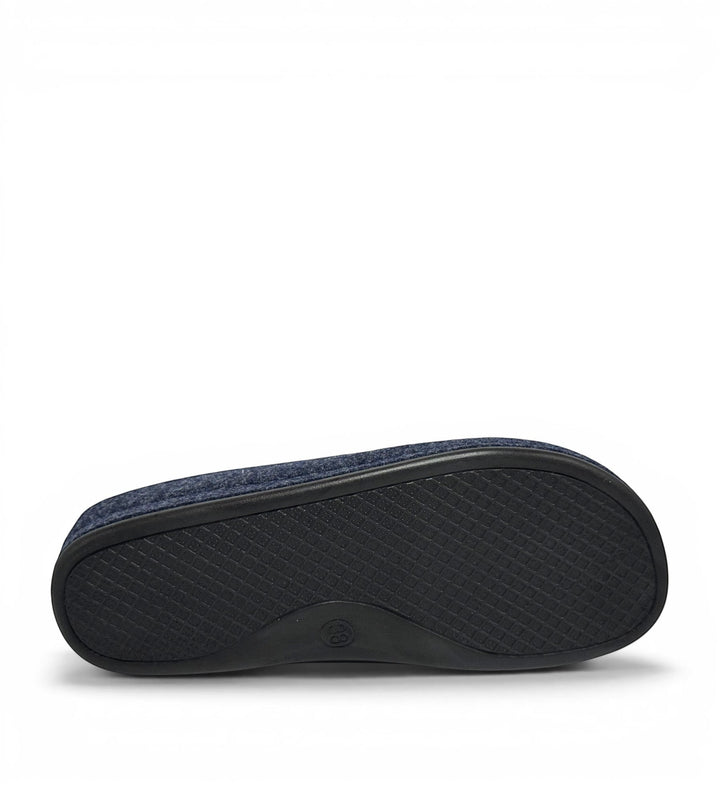 House of Florian DR. FEET Dash slipper showing the black textured rubber sole with diamond grip pattern