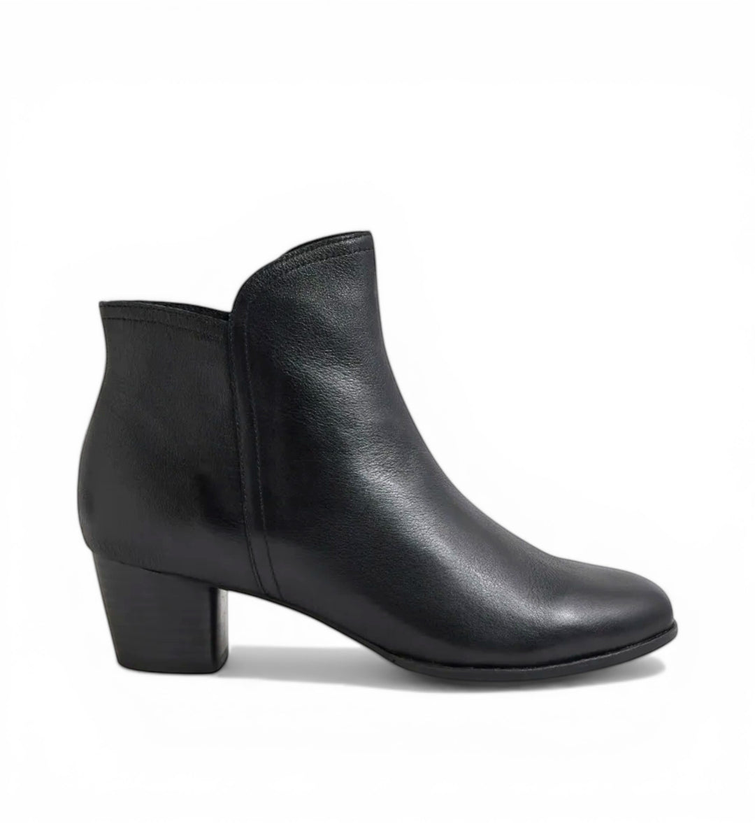 House of Florian Gebben black leather ankle boots with a comfortable fit and block heel.