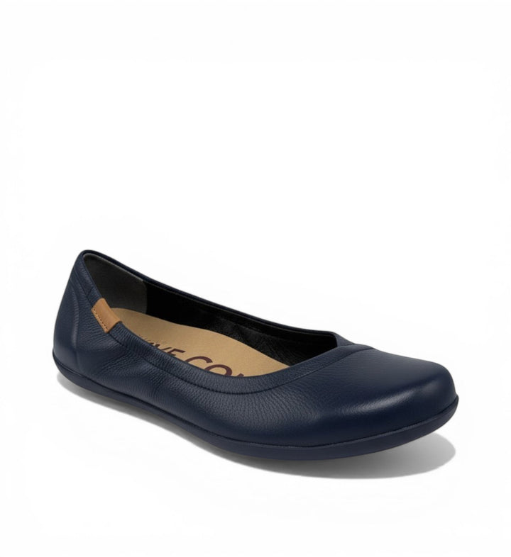 House of Florian Lozes W Navy leather ballet flats with a tan pull tab and cushioned insole.