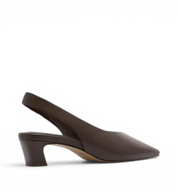 House of Florian Noa Chocolate slingback heels with a square toe and block heel. Made of smooth leather.