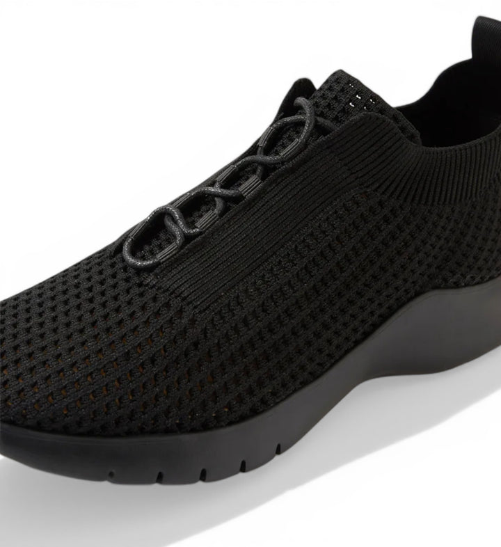 House of Florian Prisse XW black knit sneakers with elastic laces and breathable mesh.