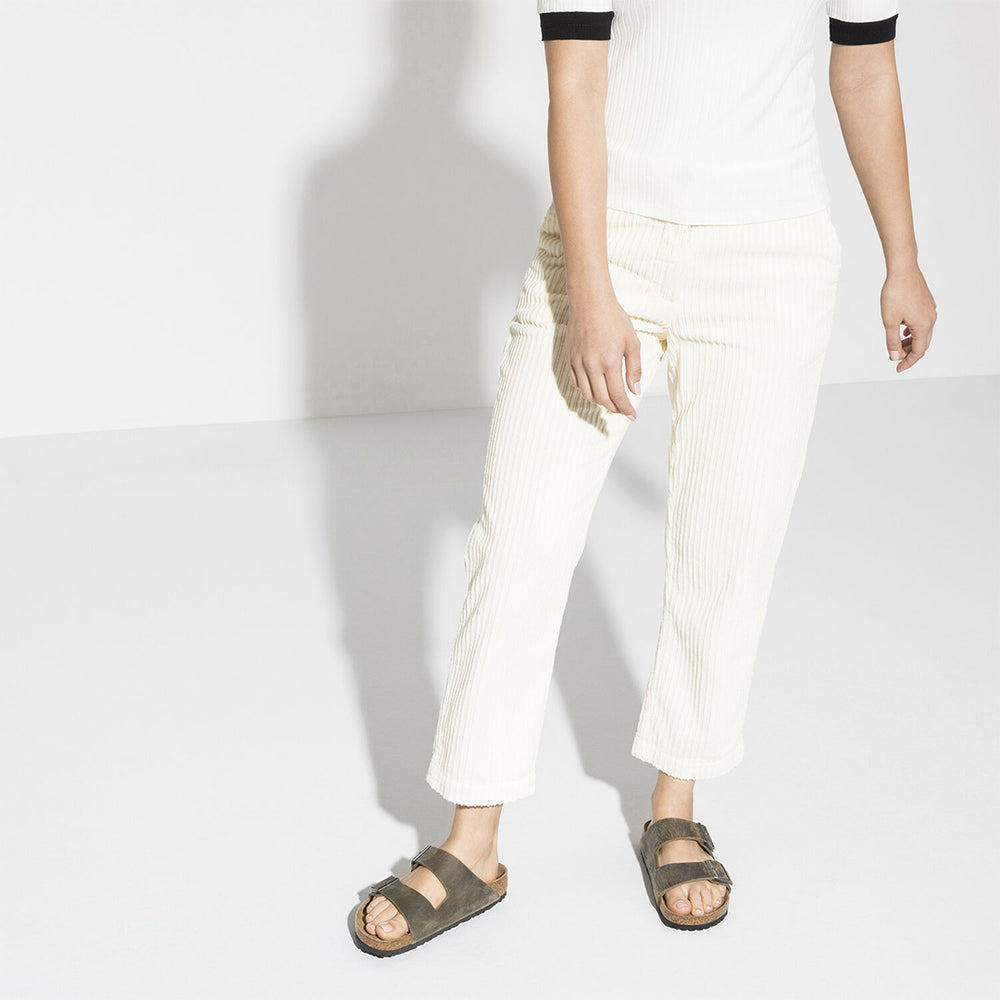 BIRKENSTOCK Arizona Oiled Leather Soft Footbed#color_Faded-Khaki